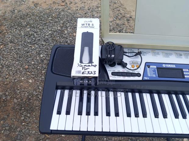 Yamaha Ez- 150 With Keyboard Bag, Adapter, Bookrest Sustain Pedal photo 9