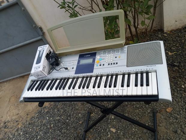 Yamaha Psr E323 With Keyboard Bag, Adapter, Bookrest Sustain Pedal
