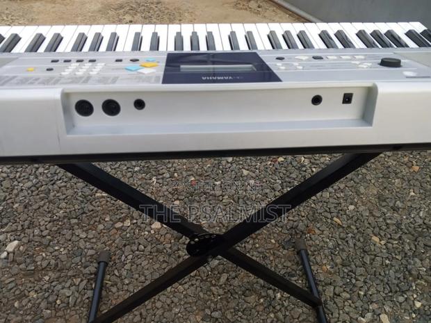 Yamaha Psr E323 With Keyboard Bag, Adapter, Bookrest Sustain Pedal photo 3