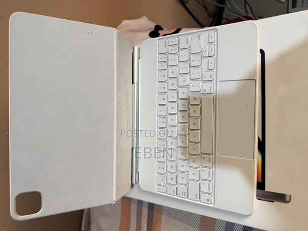 Apple Magic Keyboard 11 Inches (White)