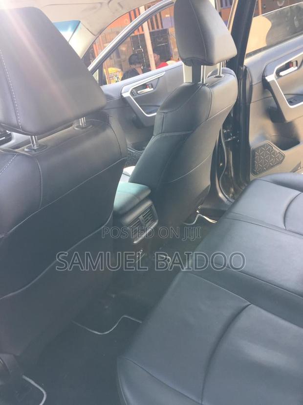 Toyota RAV4 LE FWD 2023 Black photo 3