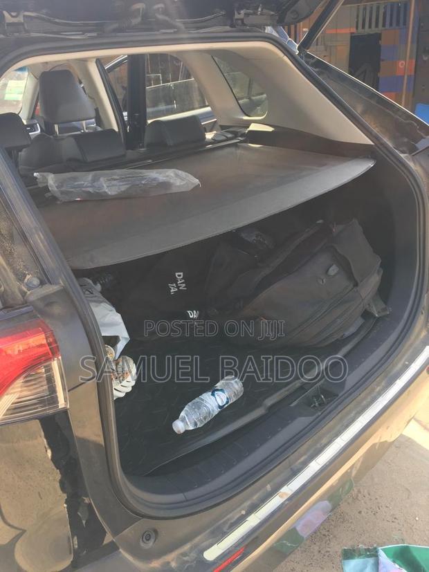 Toyota RAV4 LE FWD 2023 Black photo 5