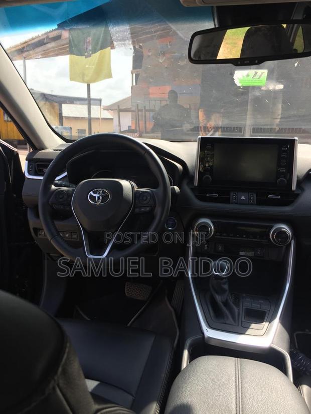 Toyota RAV4 LE FWD 2023 Black photo 4