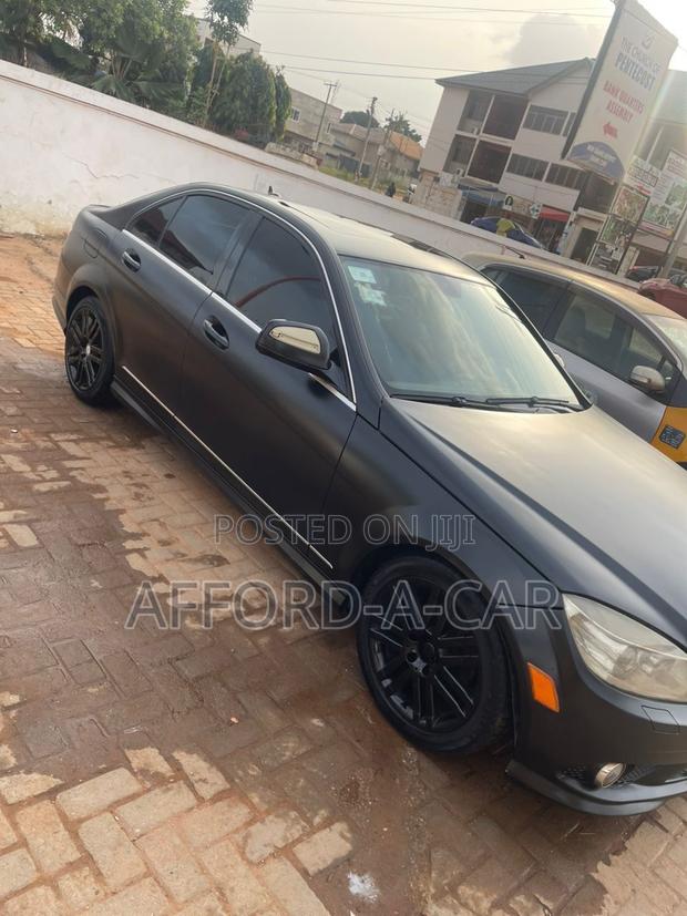 Mercedes-Benz C300 2010 Black photo 2