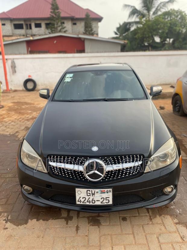 Mercedes-Benz C300 2010 Black photo 5
