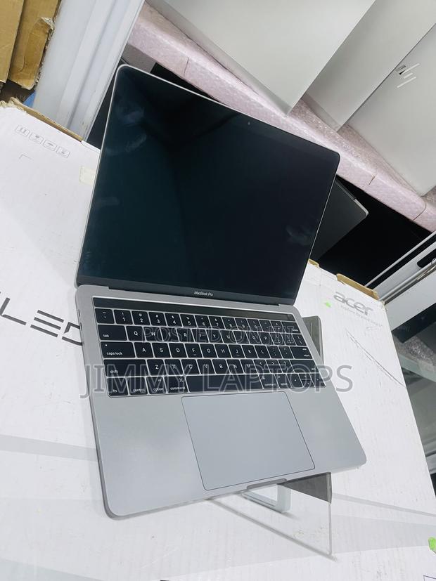 Laptop Apple MacBook Pro 2016 16GB Intel Core I7 SSD 256GB photo 3