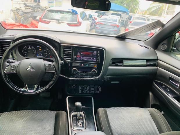 Mitsubishi Outlander LE AWC 2018 White