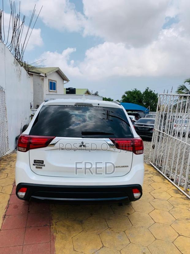 Mitsubishi Outlander LE AWC 2018 White