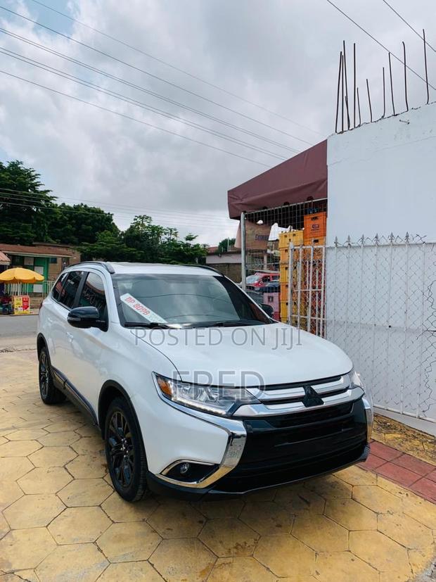Mitsubishi Outlander LE AWC 2018 White