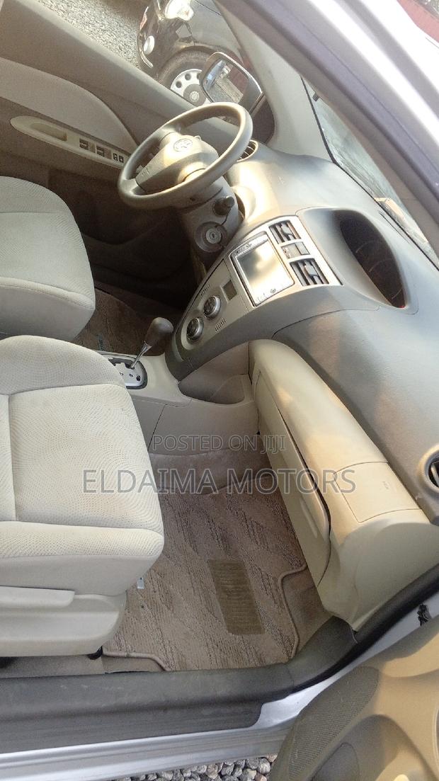 Toyota Belta 2011 Silver photo 2