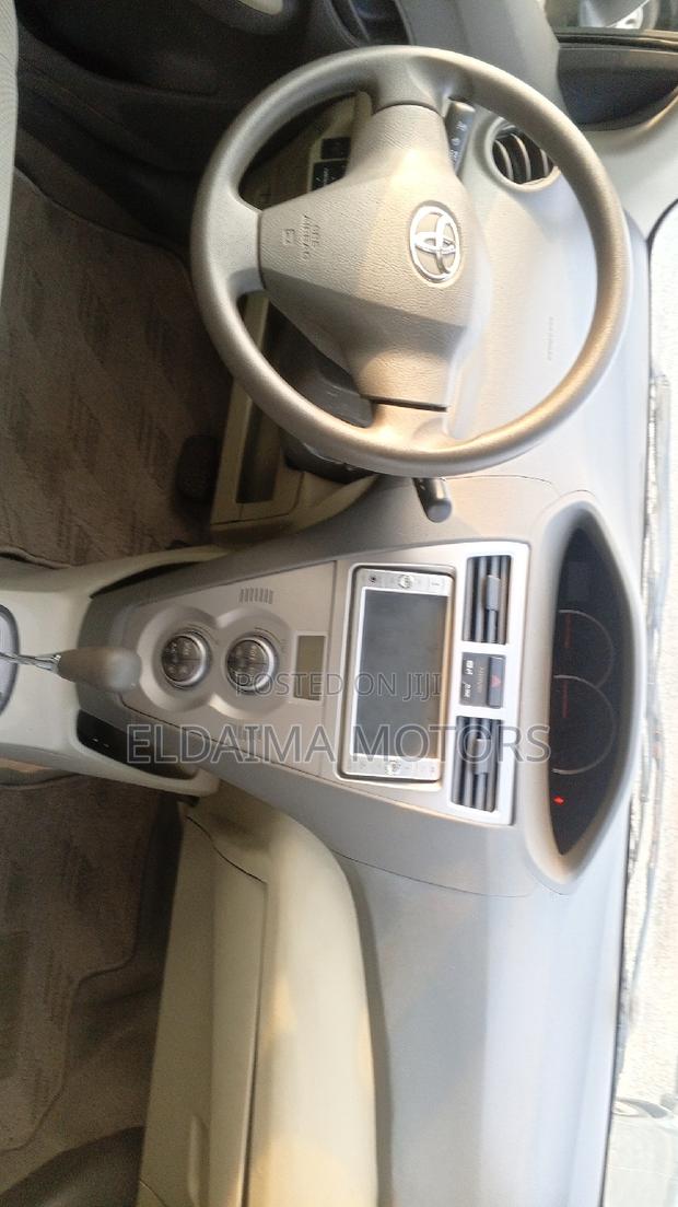 Toyota Belta 2011 Silver photo 3