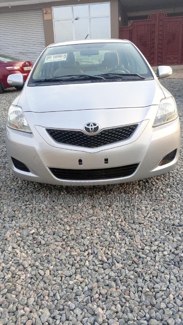 Toyota Belta 2011 Silver