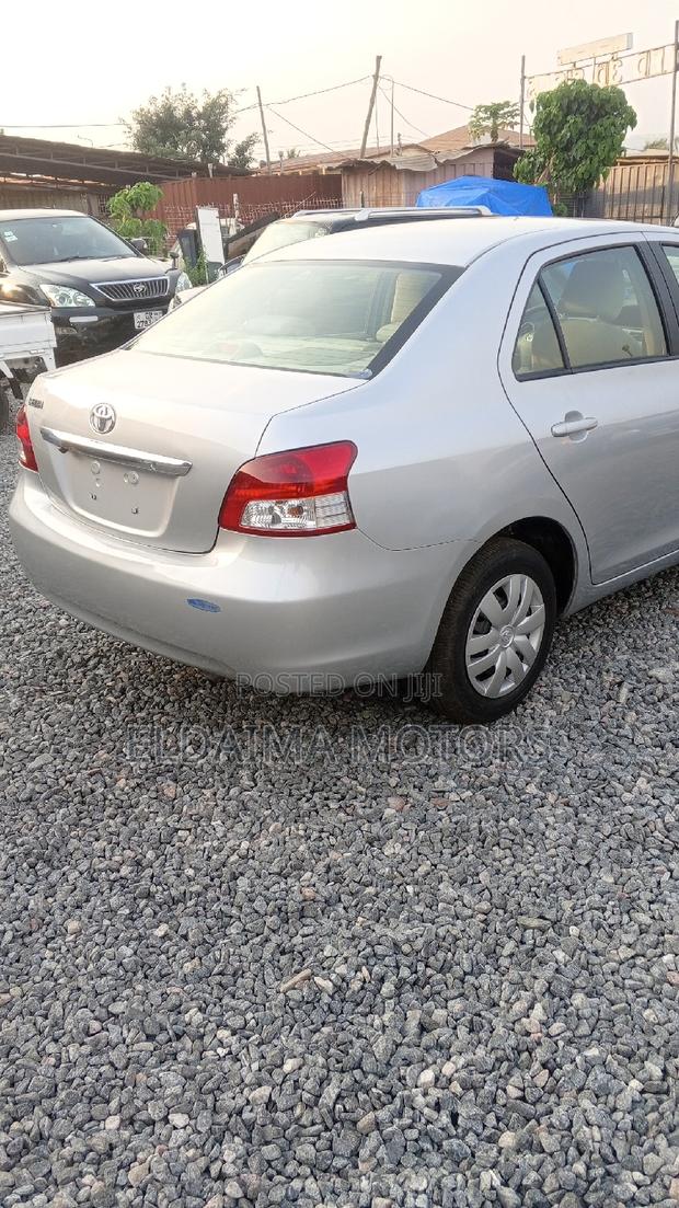 Toyota Belta 2011 Silver photo 5
