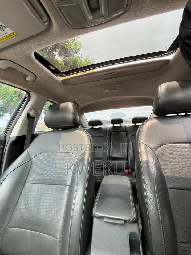 Hyundai Elantra Limited Sedan FWD (2.0L 4cyl 6A) 2017 Black photo 4