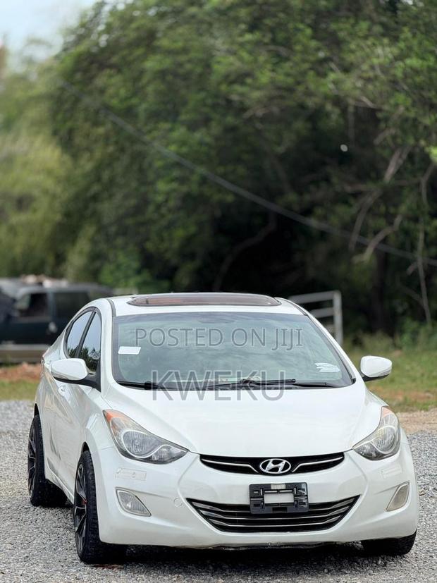 Hyundai Elantra Limited 4dr Sedan (1.8L 4cyl 6A) 2014 White photo 3