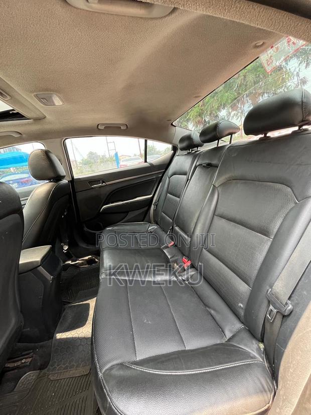 Hyundai Elantra Limited Sedan FWD (2.0L 4cyl 6A) 2017 Black photo 6