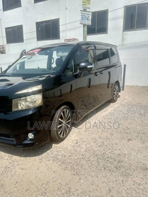 Toyota Voxy 2013 Black
