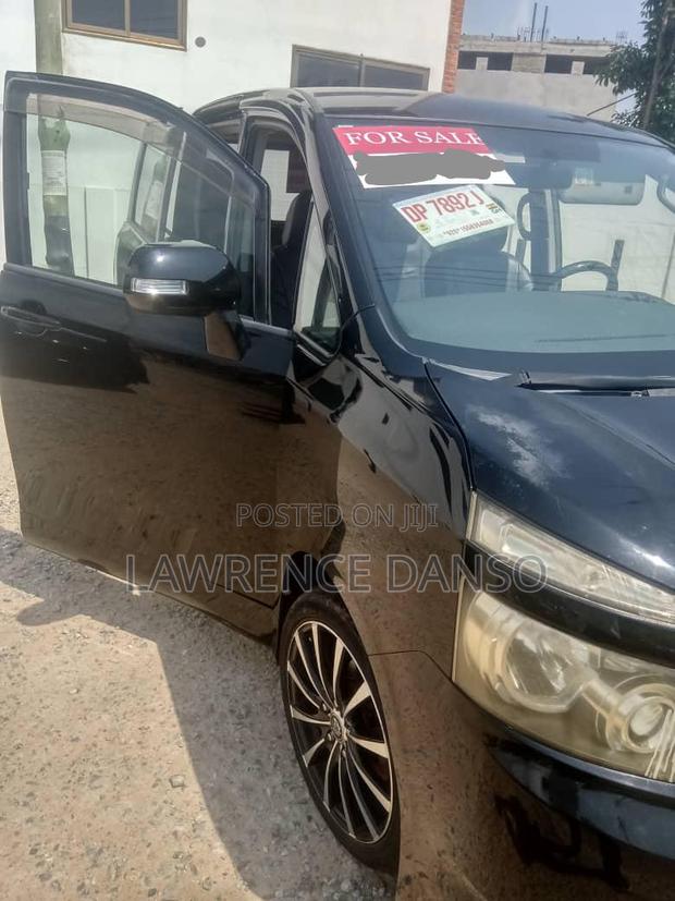 Toyota Voxy 2013 Black