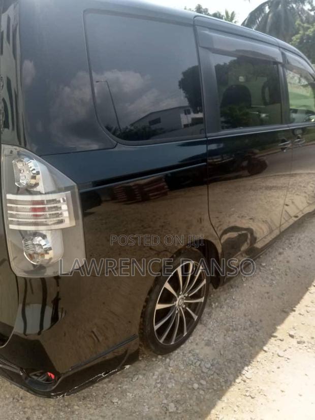 Toyota Voxy 2013 Black