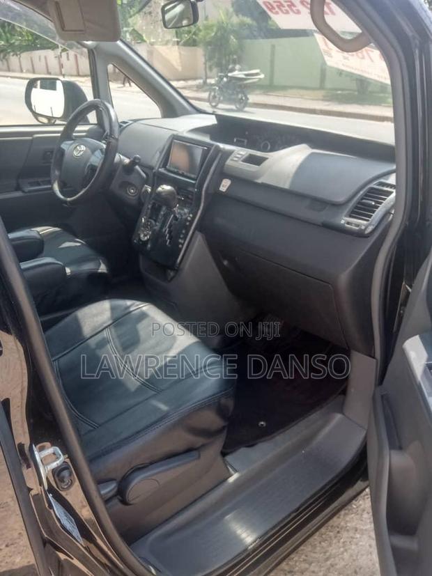 Toyota Voxy 2013 Black