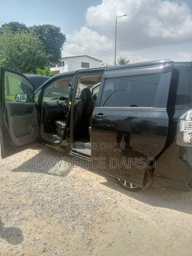 Toyota Voxy 2013 Black