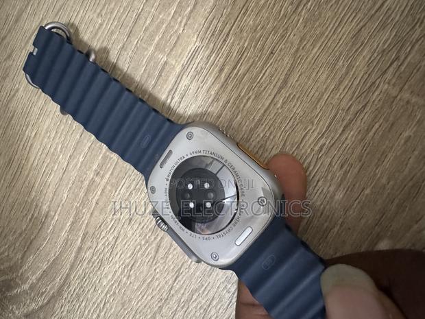 Apple Watch Ultra 2 (Gps + Cellular) 49mm Natural Titanium Case photo 5