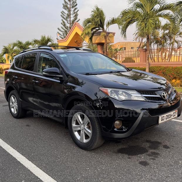 Toyota RAV4 XLE 4dr SUV AWD (2.5L 4cyl 6A) 2014 Black photo 3