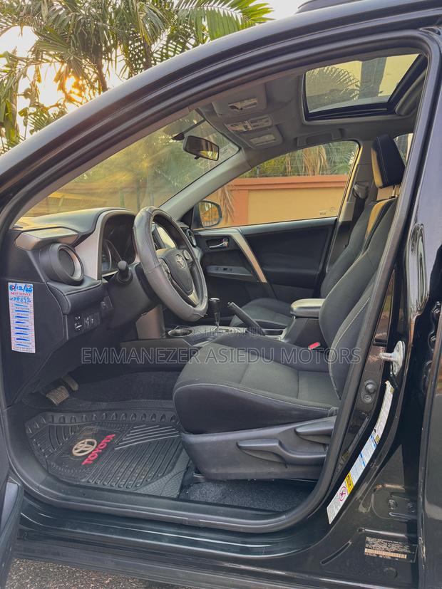 Toyota RAV4 XLE 4dr SUV AWD (2.5L 4cyl 6A) 2014 Black photo 14