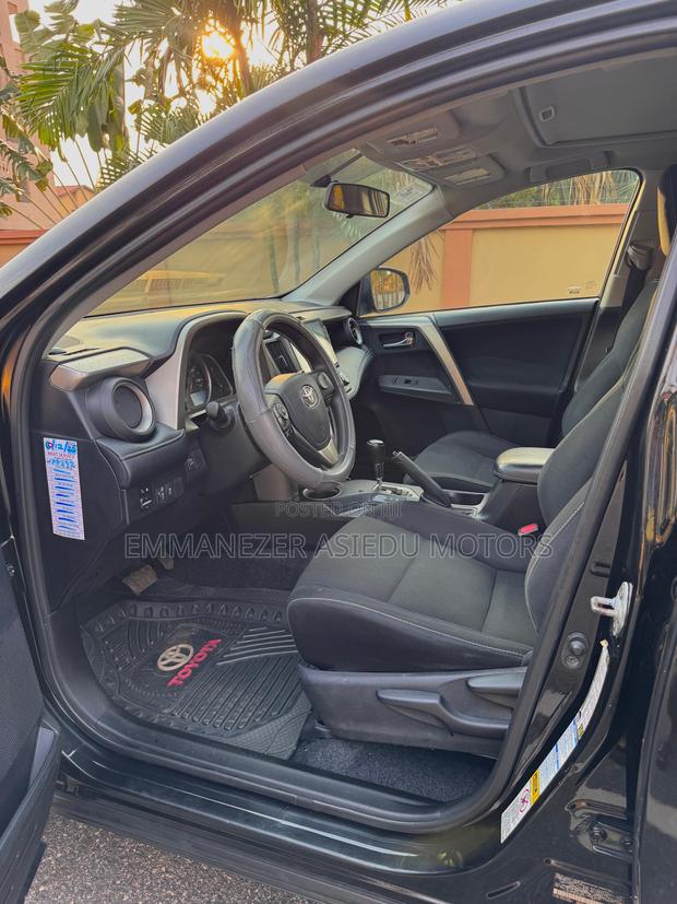 Toyota RAV4 XLE 4dr SUV AWD (2.5L 4cyl 6A) 2014 Black photo 17