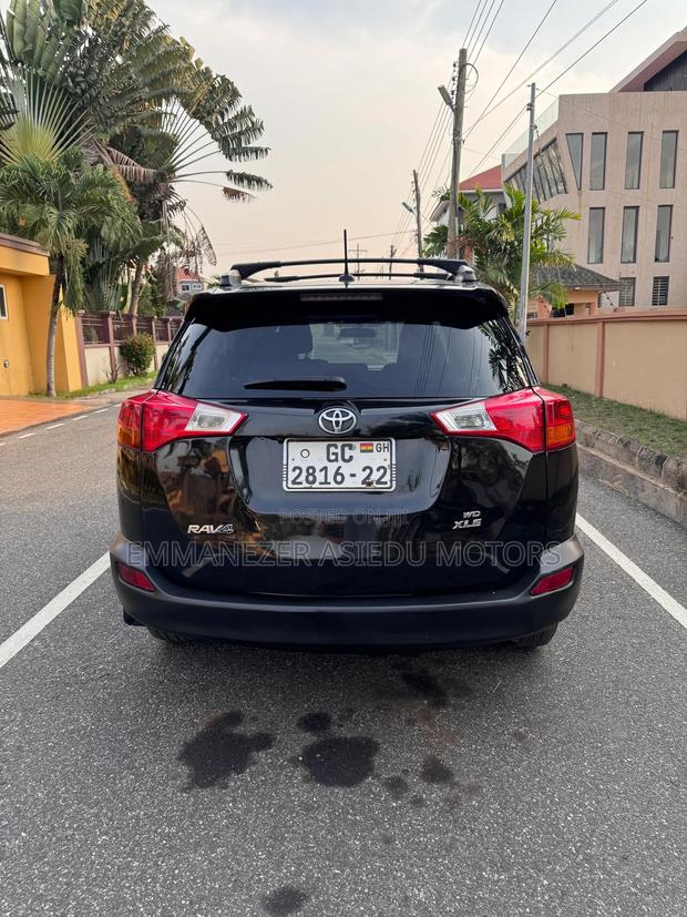 Toyota RAV4 XLE 4dr SUV AWD (2.5L 4cyl 6A) 2014 Black photo 6