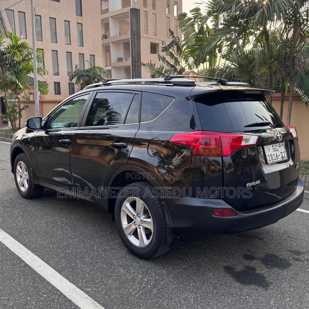 Toyota RAV4 XLE 4dr SUV AWD (2.5L 4cyl 6A) 2014 Black photo 7