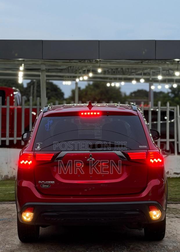 Mitsubishi Outlander SE FWD 2020 Red