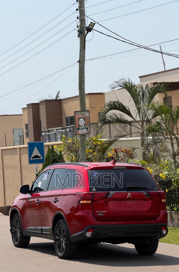 Mitsubishi Outlander SE FWD 2020 Red