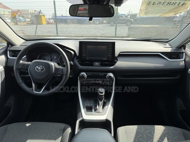 Toyota RAV4 2021 Silver