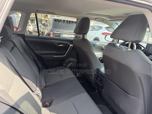 Toyota RAV4 2021 Silver