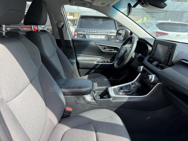 Toyota RAV4 2021 Silver