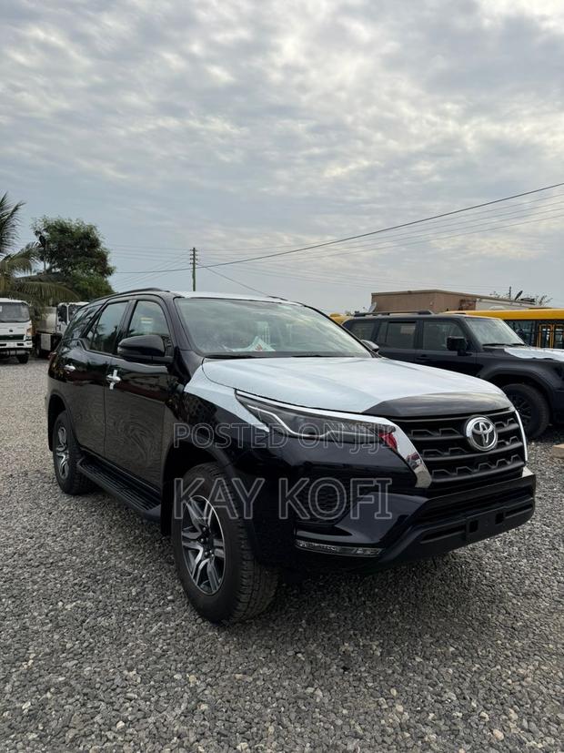 New Toyota Fortuner 2025 Black