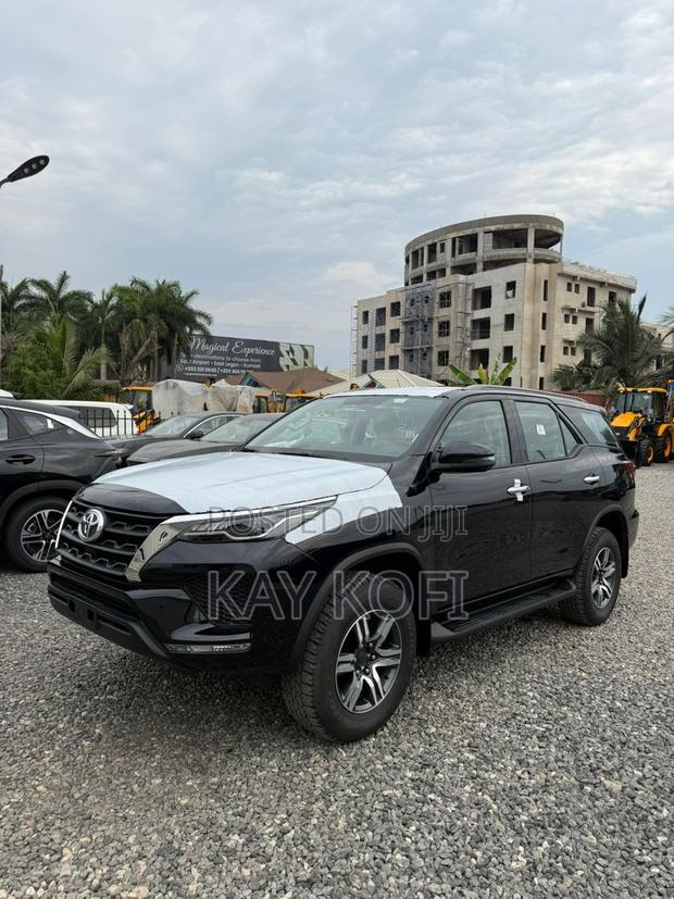 New Toyota Fortuner 2025 Black