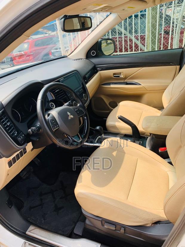 Mitsubishi Outlander SEL FWD 2018 White