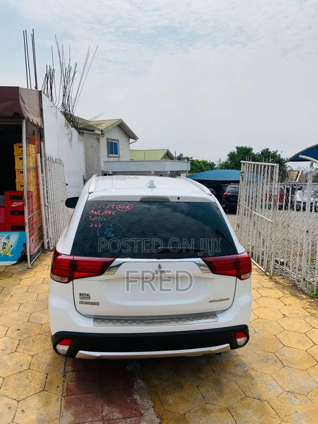 Mitsubishi Outlander SEL FWD 2018 White