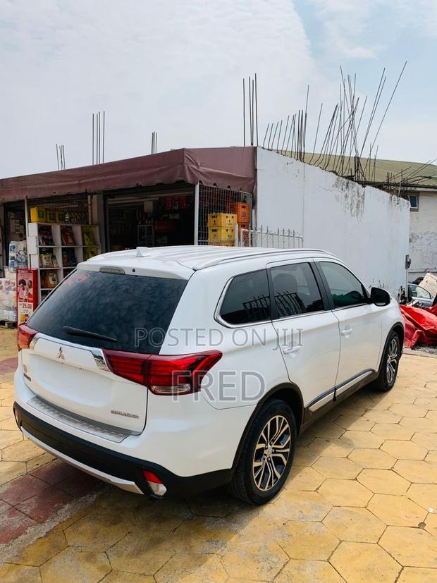 Mitsubishi Outlander SEL FWD 2018 White