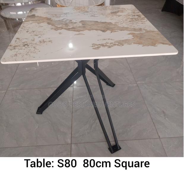 An Eye Catching Dinning Table