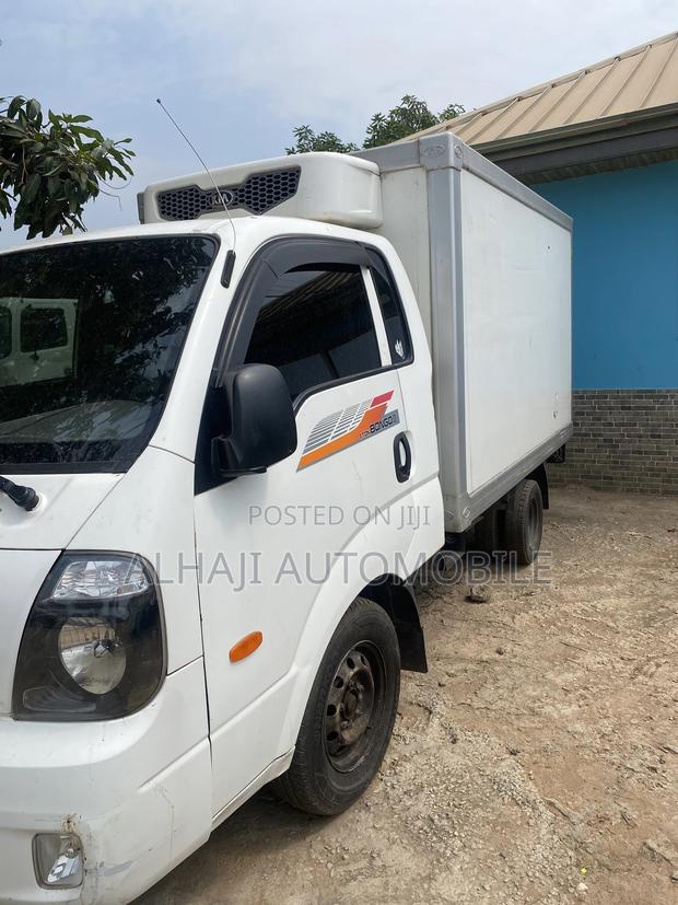 Kia Bongo 3 1ton 2012 White photo 2