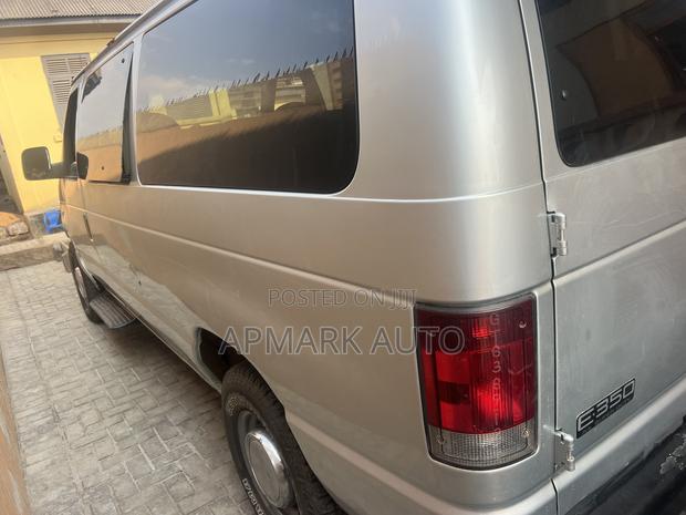 Ford E350 2010 Silver photo 4