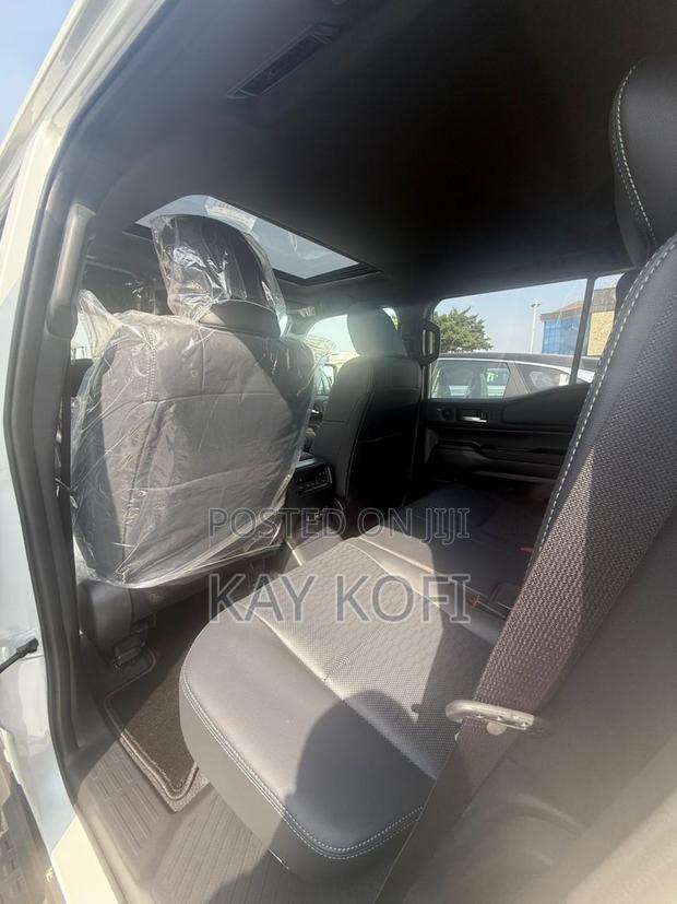 New Toyota Land Cruiser Prado 2.8 2025 White