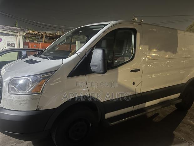 Ford Transit 2018 White photo 2