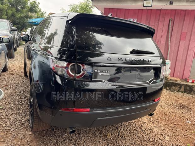 Land Rover Discovery Sport 2017 Black photo 3