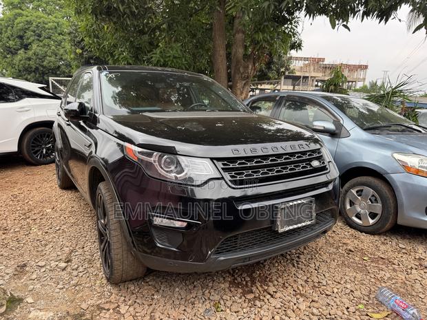 Land Rover Discovery Sport 2017 Black photo 2