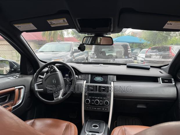 Land Rover Discovery Sport 2017 Black photo 6