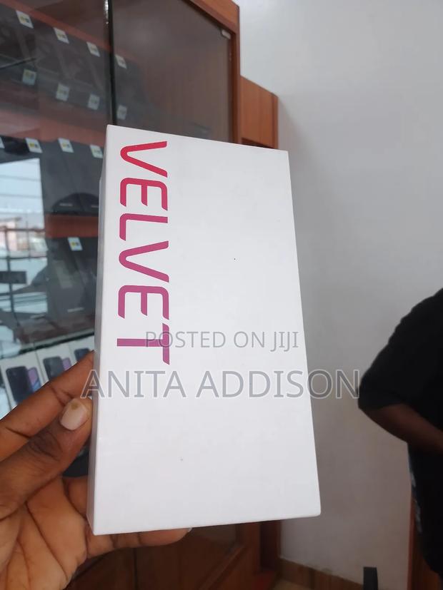 New LG Velvet 128 GB Black · Photo 4